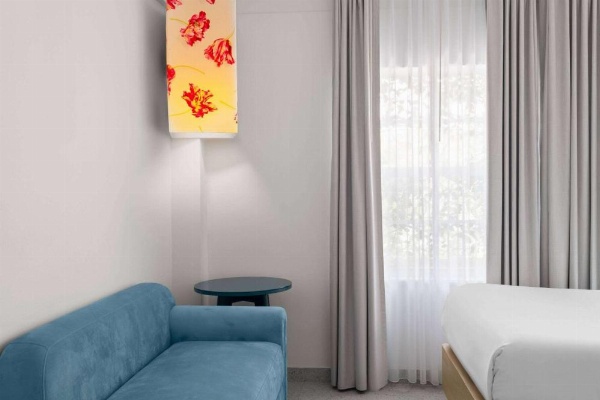 Townhouse Hotel by LuxUrban image 16