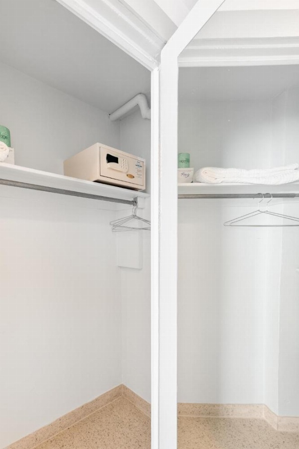 Townhouse Hotel by LuxUrban image 22