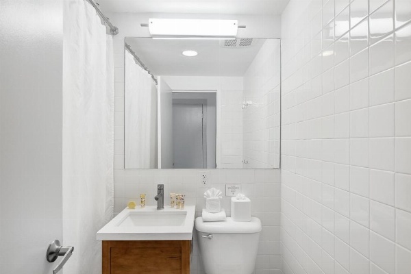 Townhouse Hotel by LuxUrban image 26