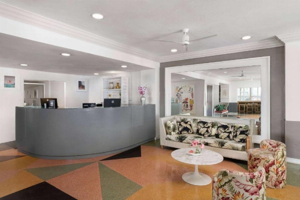 Townhouse Hotel by LuxUrban image 9